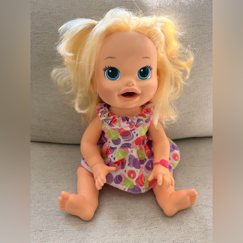 Baby alive Hasbro2014 snackin Sara blonde interactive bilingual doll Rubber Face